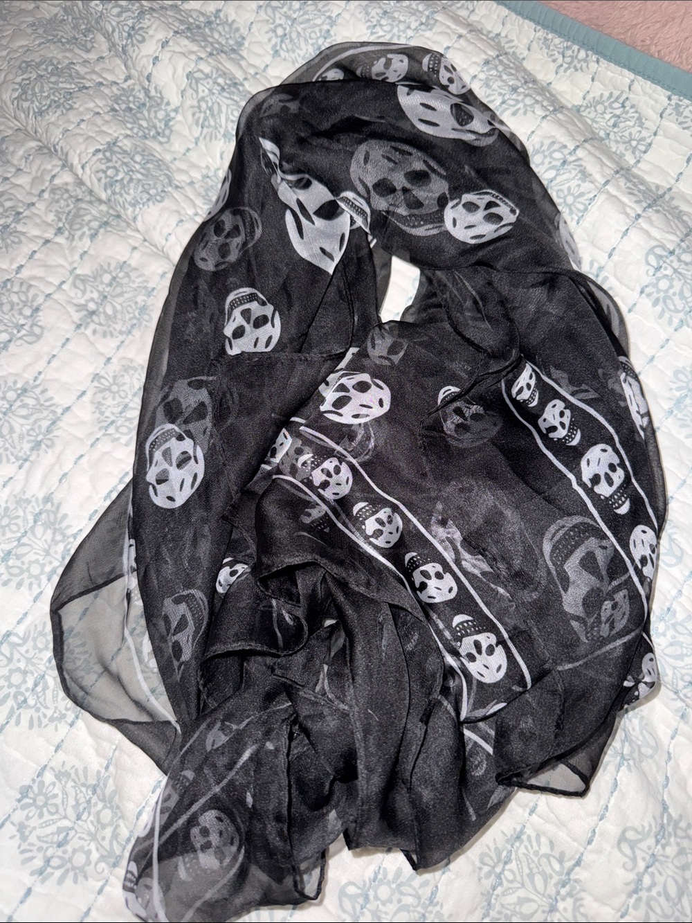 Alexander McQueen Black and Gray Skull Silk Scarf - Picture 2 of 3